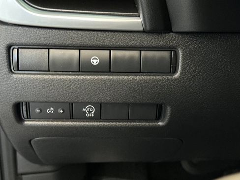 Used 2023 Nissan Rogue SV FWD image 35