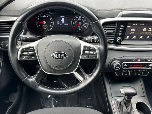Used 2020 Kia Sorento S image 16
