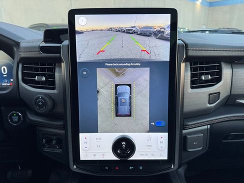 Used 2022 Ford Expedition Platinum image 24