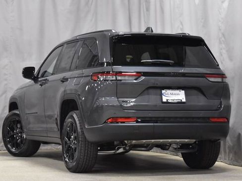 New 2025 Jeep Grand Cherokee Altitude image 2