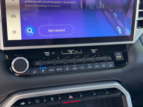 Used 2025 Toyota Sequoia Platinum image 25