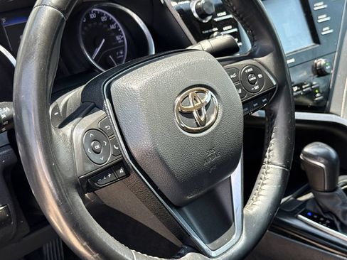 Used 2020 Toyota Camry SE w/ Convenience Package FWD image 29