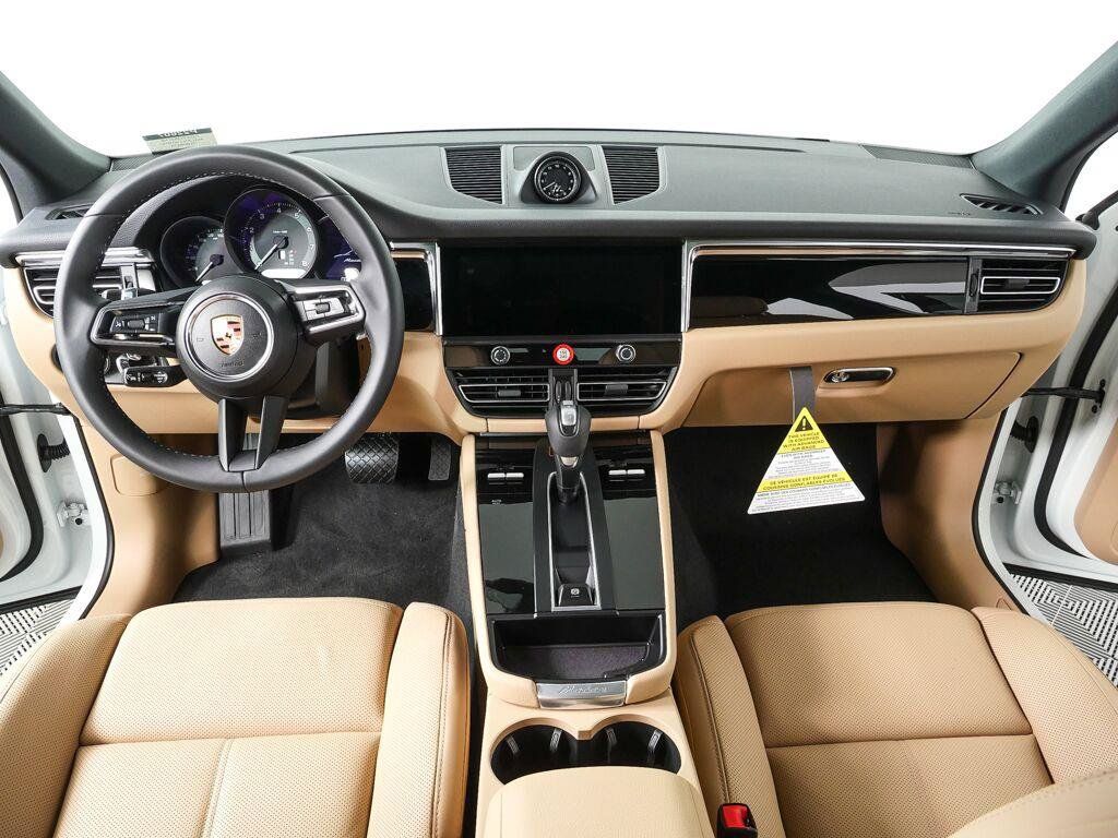 Certified 2026 Porsche Macan AWD/4WD image 19