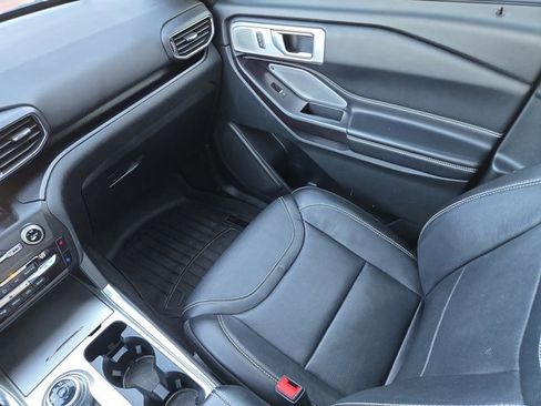 Used 2020 Ford Explorer ST w/ Premium Technology Package image 15