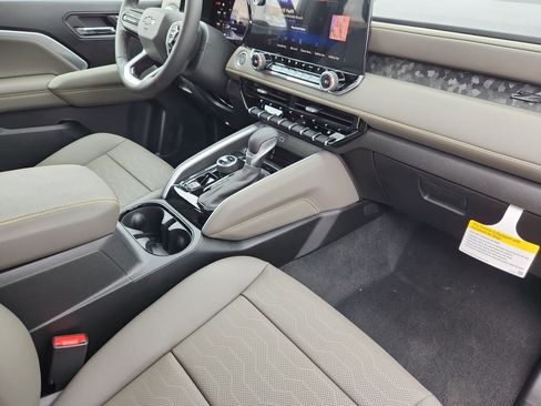 Used 2026 Chevrolet Colorado ZR2 w/ Technology Package AWD/4WD image 22