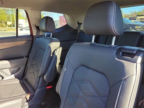 Certified 2025 Volkswagen Atlas SE image 11