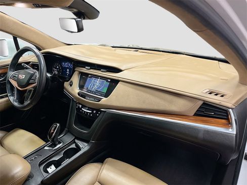 Used 2017 Cadillac XT5 Platinum image 31