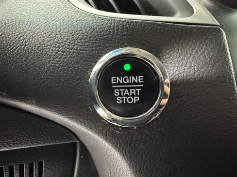 Used 2015 Ford Edge SEL FWD image 17