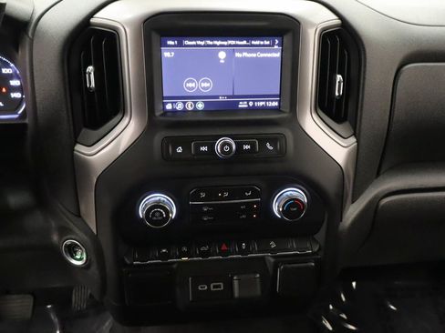 Used 2022 Chevrolet Silverado 1500 Custom Trail Boss AWD/4WD image 10