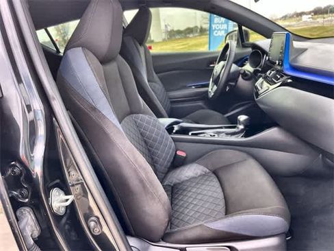 Used 2020 Toyota C-HR XLE image 12