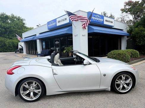 Used 2010 Nissan 370Z Touring w/ Sport Pkg RWD image 10