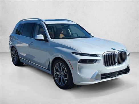 Used 2024 BMW X7 xDrive40i w/ Premium Package AWD/4WD image 3