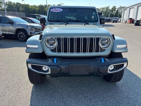 Used 2024 Jeep Wrangler Unlimited Sahara w/ Dual Top Group AWD/4WD image 9