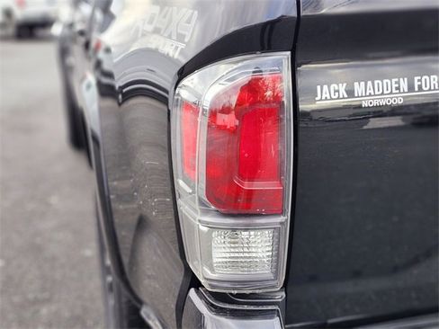 Used 2023 Toyota Tacoma TRD Sport image 9