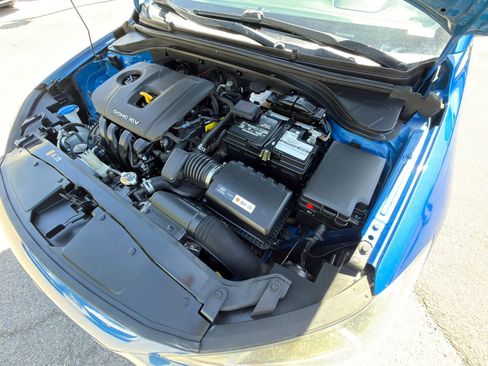Used 2017 Hyundai Elantra SE FWD image 5