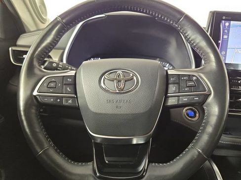 Used 2021 Toyota Highlander Limited FWD image 22