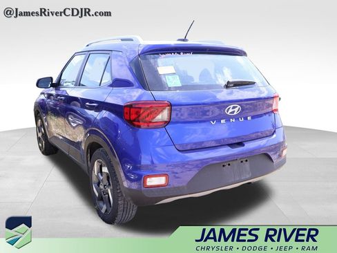 Used 2025 Hyundai Venue SEL FWD image 23