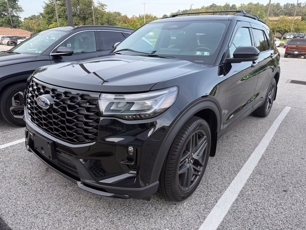 Used 2025 Ford Explorer ST-Line w/ Premium Package AWD/4WD image 2