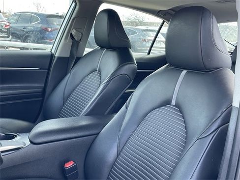 Used 2020 Toyota Camry SE image 14