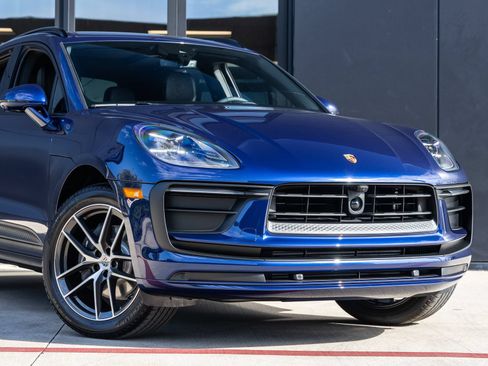 Certified 2026 Porsche Macan AWD/4WD image 9