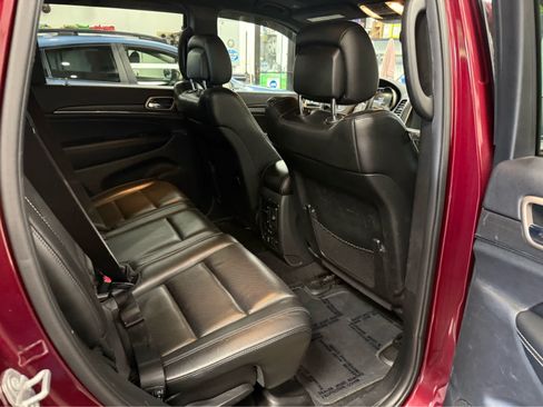 Used 2017 Jeep Grand Cherokee Limited w/ Luxury Group II AWD/4WD image 28