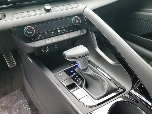 New 2025 Hyundai Elantra SEL image 21