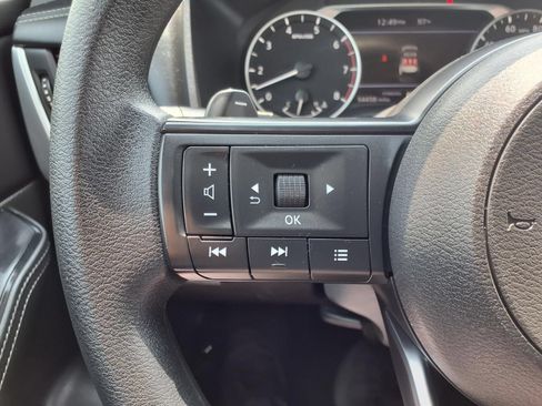 Used 2024 Nissan Rogue SV FWD image 14