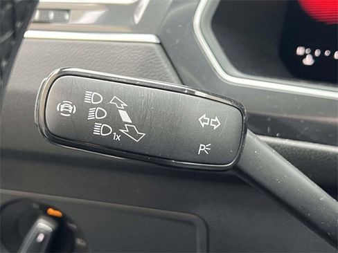 Certified 2022 Volkswagen Tiguan SE R-Line image 23