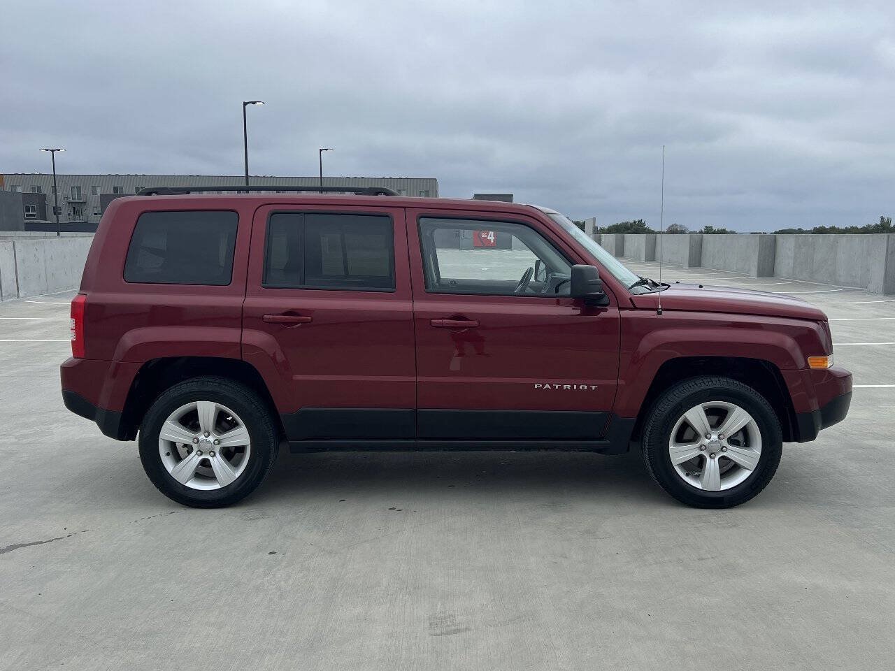 Used 2016 Jeep Patriot Latitude AWD/4WD image 5
