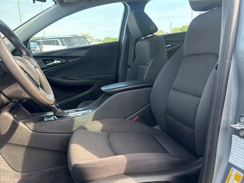 Used 2023 Chevrolet Malibu LT image 3