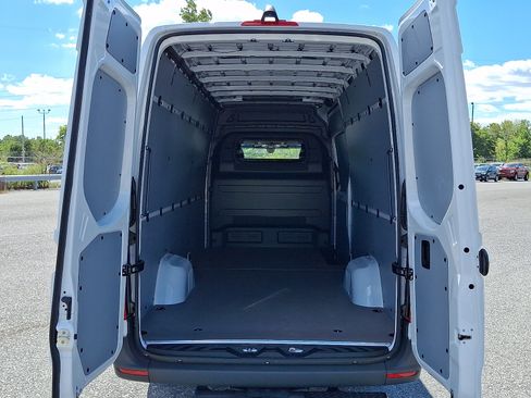 Used 2026 Mercedes-Benz Sprinter 2500 image 9