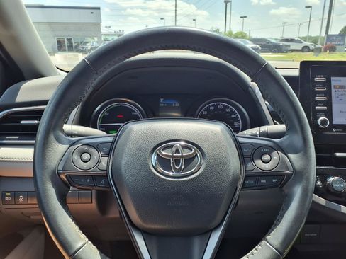 Used 2023 Toyota Camry SE FWD image 13