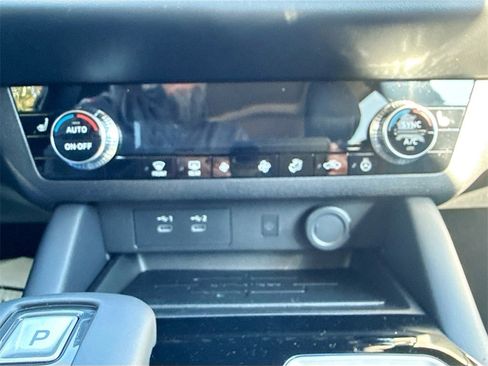 New 2026 Mitsubishi Outlander SE image 16