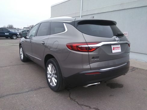 Used 2018 Buick Enclave Essence image 8