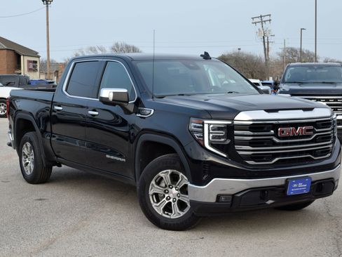 Used 2025 GMC Sierra 1500 SLT image 3