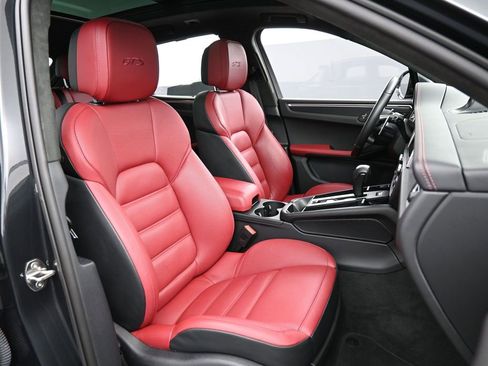 Certified 2023 Porsche Macan GTS image 31
