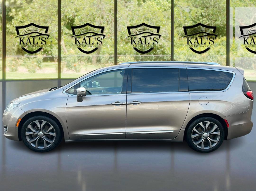 Used 2018 Chrysler Pacifica Limited FWD image 8