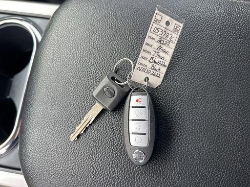 Used 2022 Nissan Titan SV w/ SV Convenience Package image 34