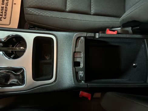 Used 2022 Jeep Grand Cherokee Laredo E image 21