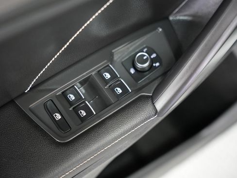 Used 2022 Volkswagen Tiguan SE R-Line FWD image 42