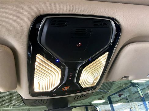 Used 2021 BMW 750i xDrive image 35