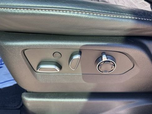 Used 2022 Cadillac Escalade Premium Luxury Platinum image 15