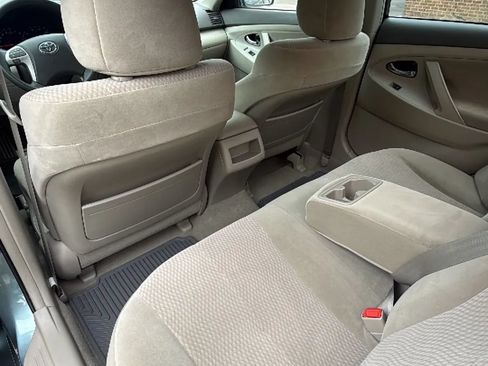 Used 2010 Toyota Camry LE FWD image 25