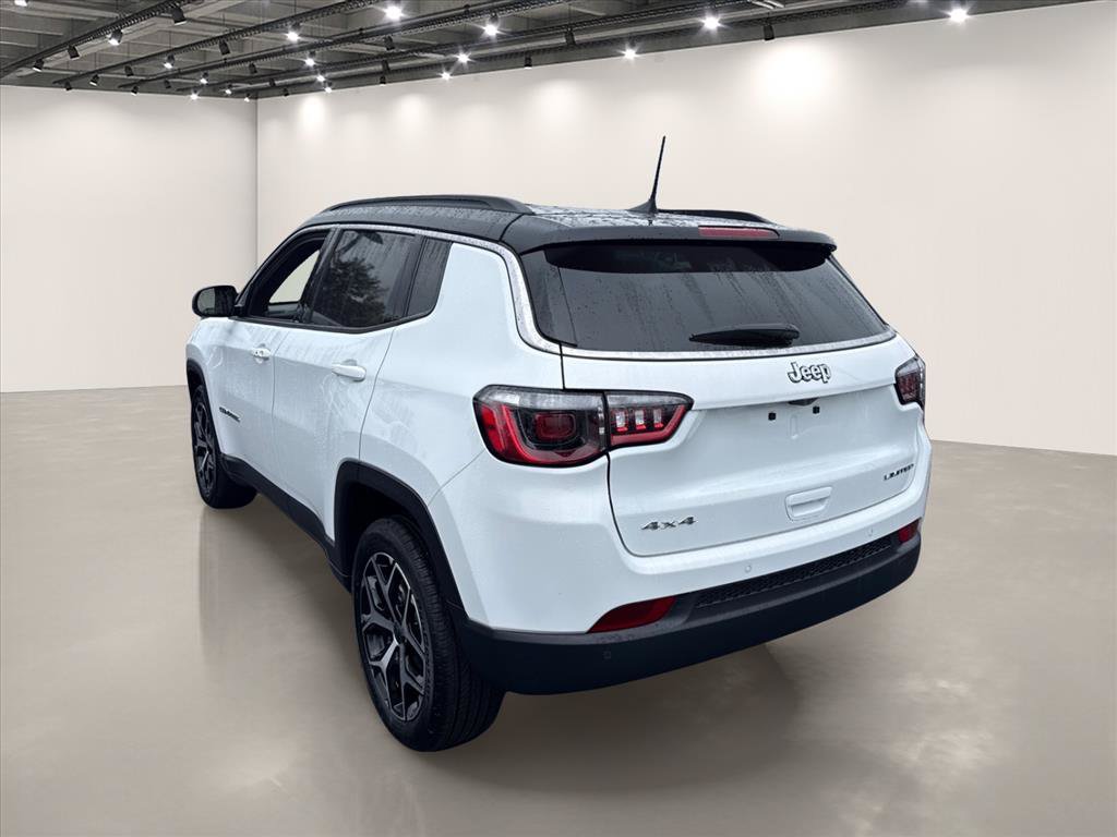 Used 2025 Jeep Compass Limited AWD/4WD image 5