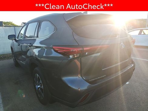 Used 2023 Toyota Highlander XLE AWD/4WD image 4