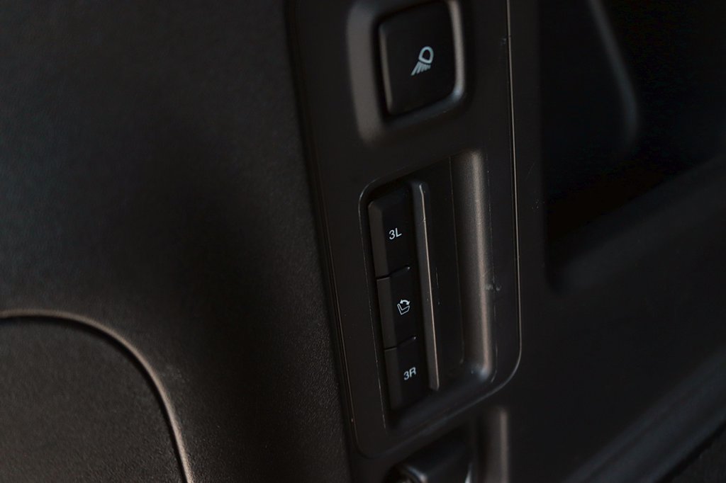 Used 2025 Ford Expedition Active RWD image 16
