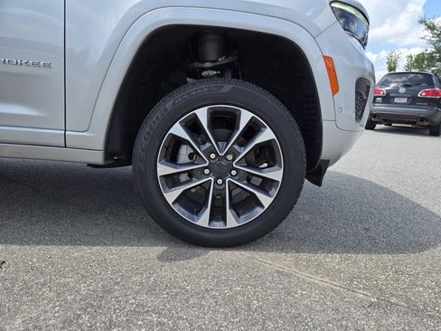 New 2025 Jeep Grand Cherokee Overland AWD/4WD image 5