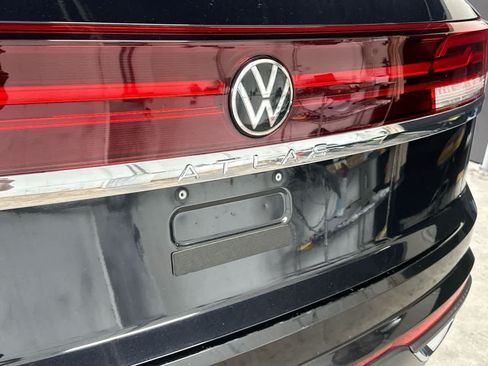 Used 2024 Volkswagen Atlas Cross Sport SE FWD image 10