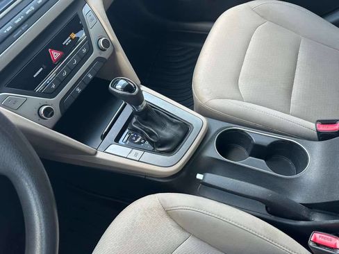Used 2017 Hyundai Elantra SE FWD image 18