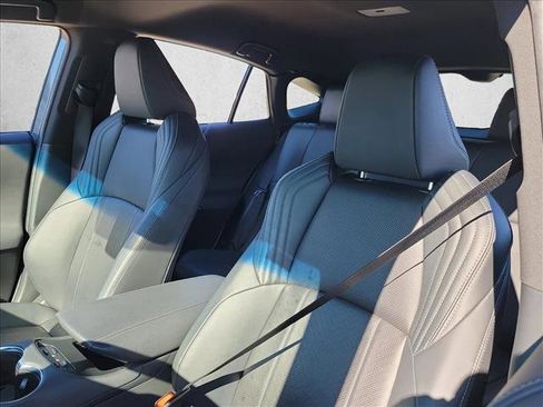 Used 2021 Toyota Venza Limited image 13